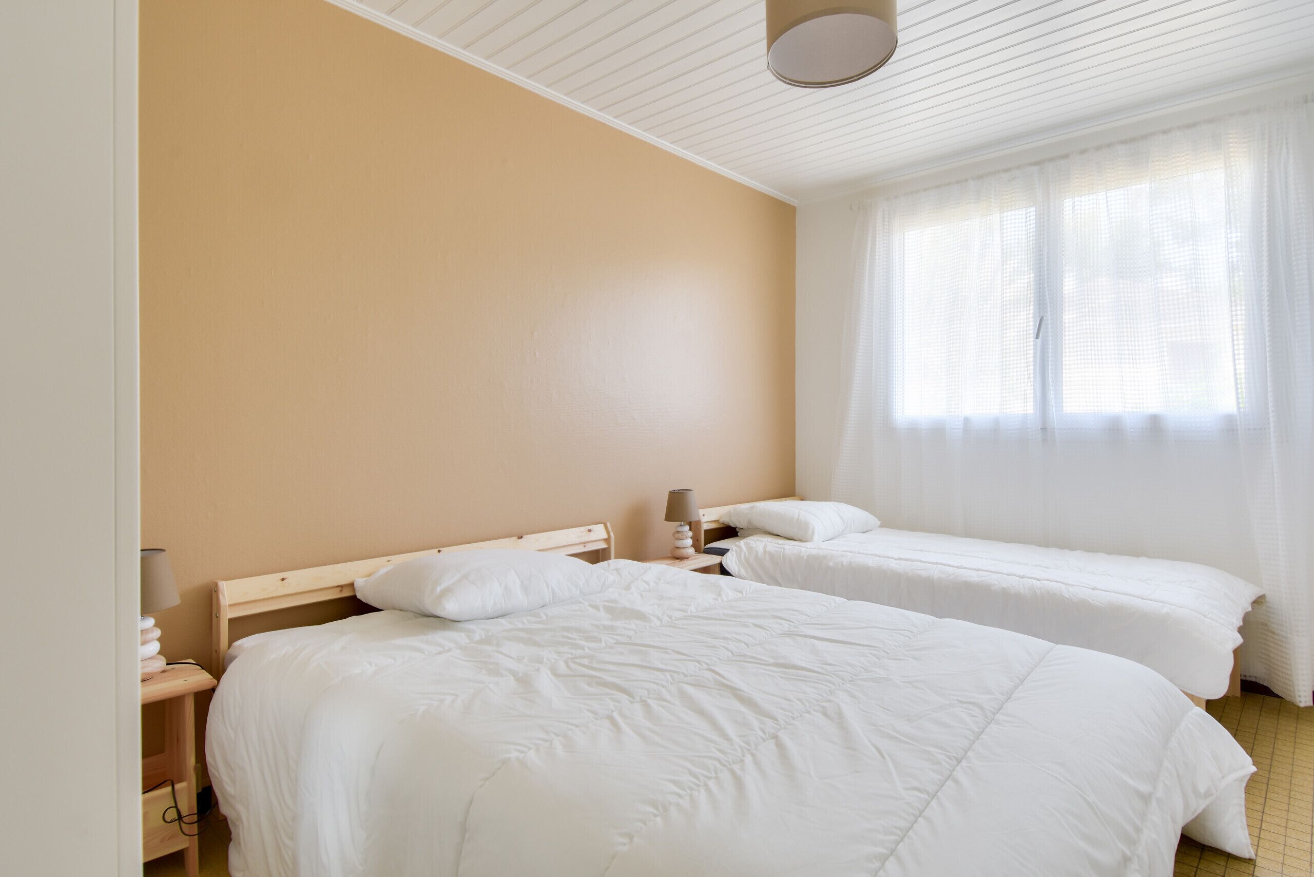 2 slaapkamers, een strijkplank/strijkijzer, gratis wifi