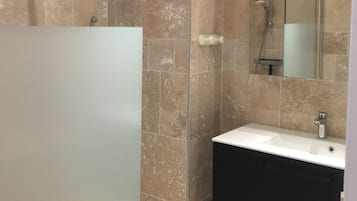 Shower, bidet, towels