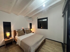 2 bedrooms, in-room safe, iron/ironing board, travel crib - Gîte Avec Vues sur Mer, Piscine, Barbecue ,jardin (Deshaies)