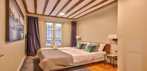 4 bedrooms, desk, iron/ironing board, travel cot - An Iconic Home Perfectly Located Between the Montorgueil & Les Halles (Paris)