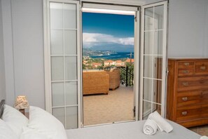 2 chambres, fer et planche à repasser, draps fournis