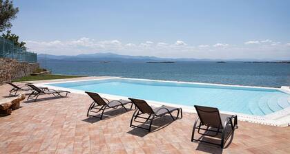 Eretria Luxurious Seafront Villa