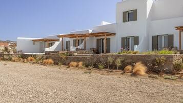 Minibar, in-room safe, desk, blackout curtains