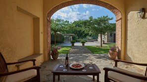 Outdoor dining - Podere San Carlo, Siena, Siena and Chianti (Siena)