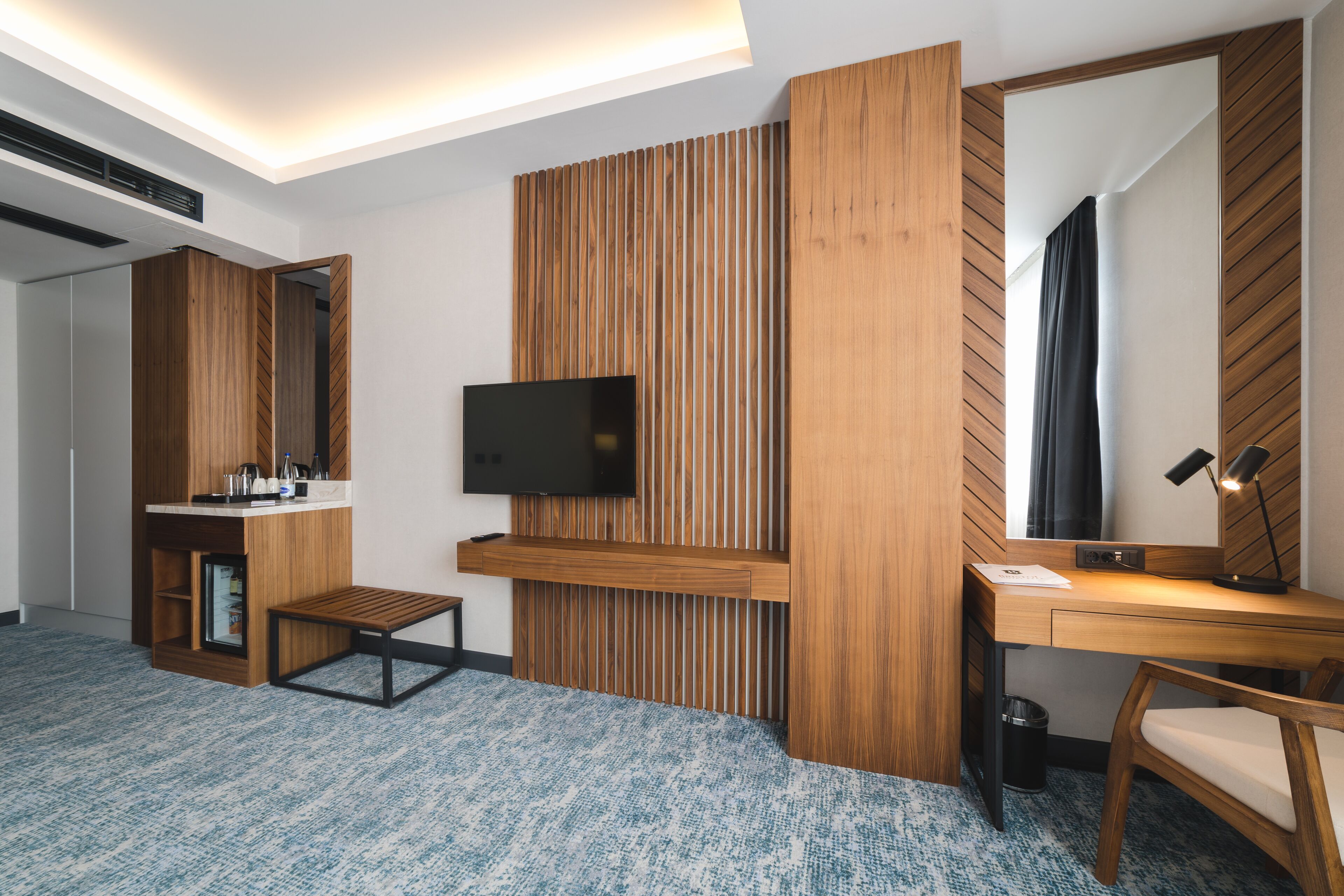 standard twin room, 1 bedroom, ensuite, city view | 1 bedroom, premium bedding, pillow-top beds, minibar