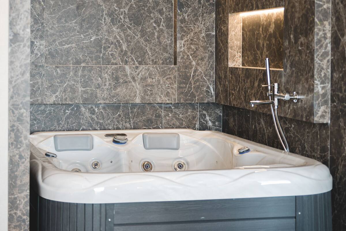 deluxe apartment, 1 bedroom, city view | 1 bedroom, premium bedding, pillow-top beds, minibar