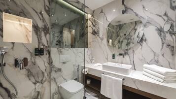 Standard Triple Room, 1 Bedroom, City View | Bathroom | Shower, hydromassage showerhead, free toiletries, hair dryer