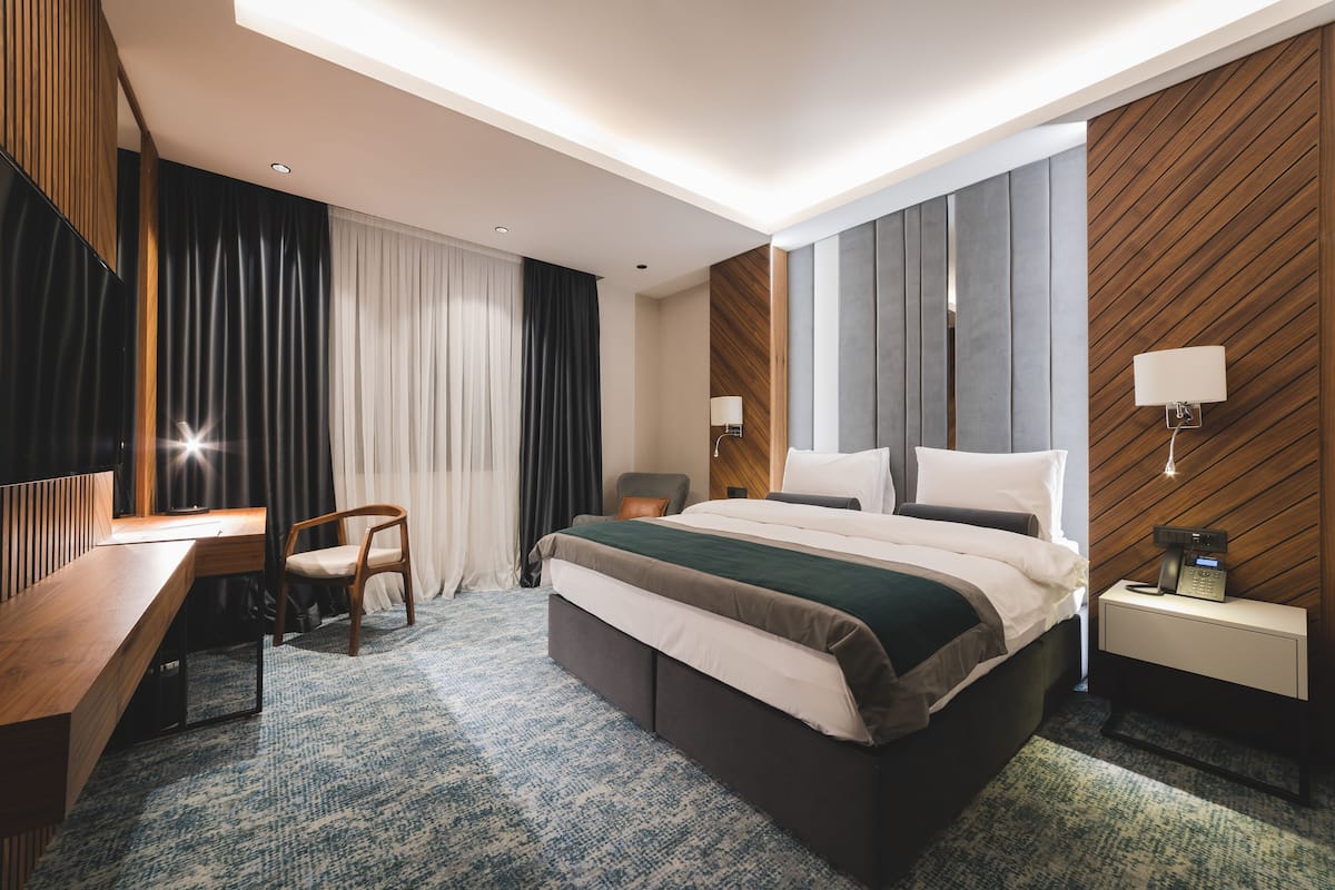 deluxe apartment, 1 bedroom, city view | 1 bedroom, premium bedding, pillow-top beds, minibar