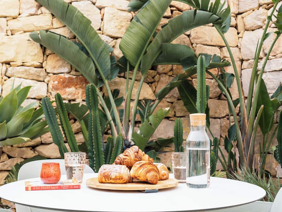 Outdoor pool, open 8:00 AM to 8:00 PM, pool loungers