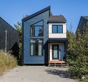 Exterior - CHALET LAKAY / Spa, Pool, Sauna, Billiards, Trails / 25 min from Quebec (Pont-Rouge)