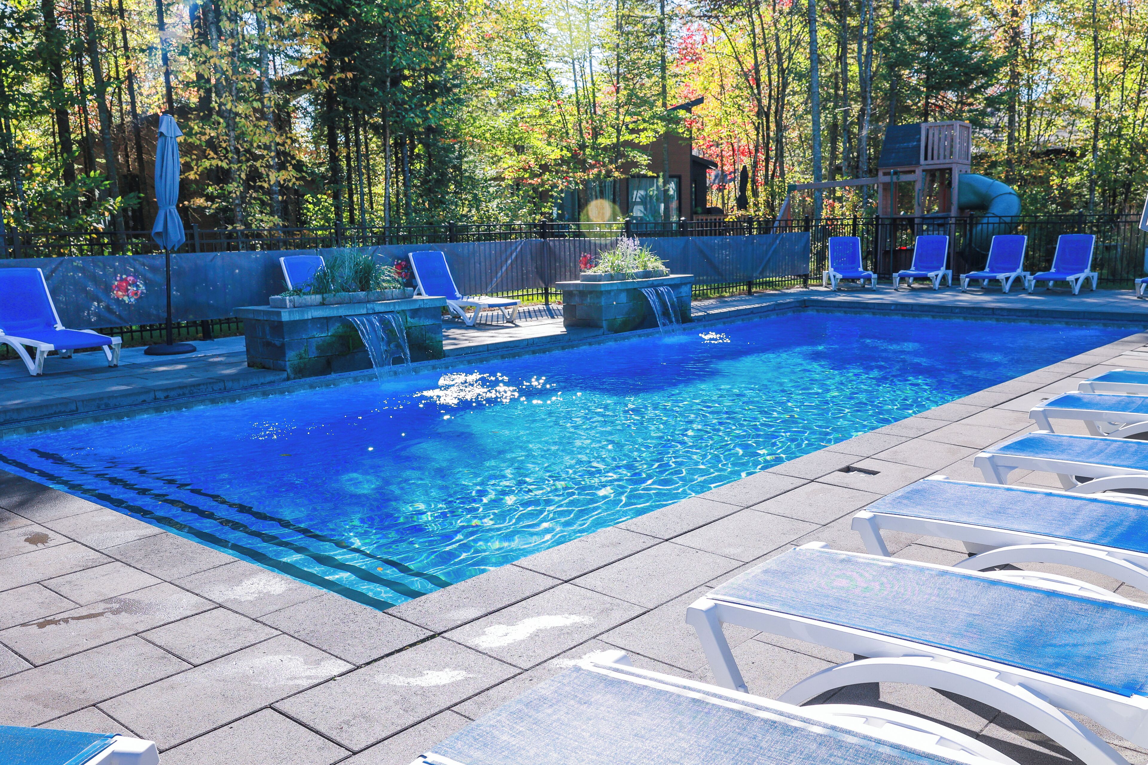 室外游泳池，恒温泳池