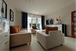 Smart TV, stereo - CASABLANCA Apartment, 400 m from the beach and walking distance to ERGO Arena (Sopot)