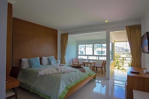 Deluxe Double Room | 1 bedroom, premium bedding, Select Comfort beds, in-room safe