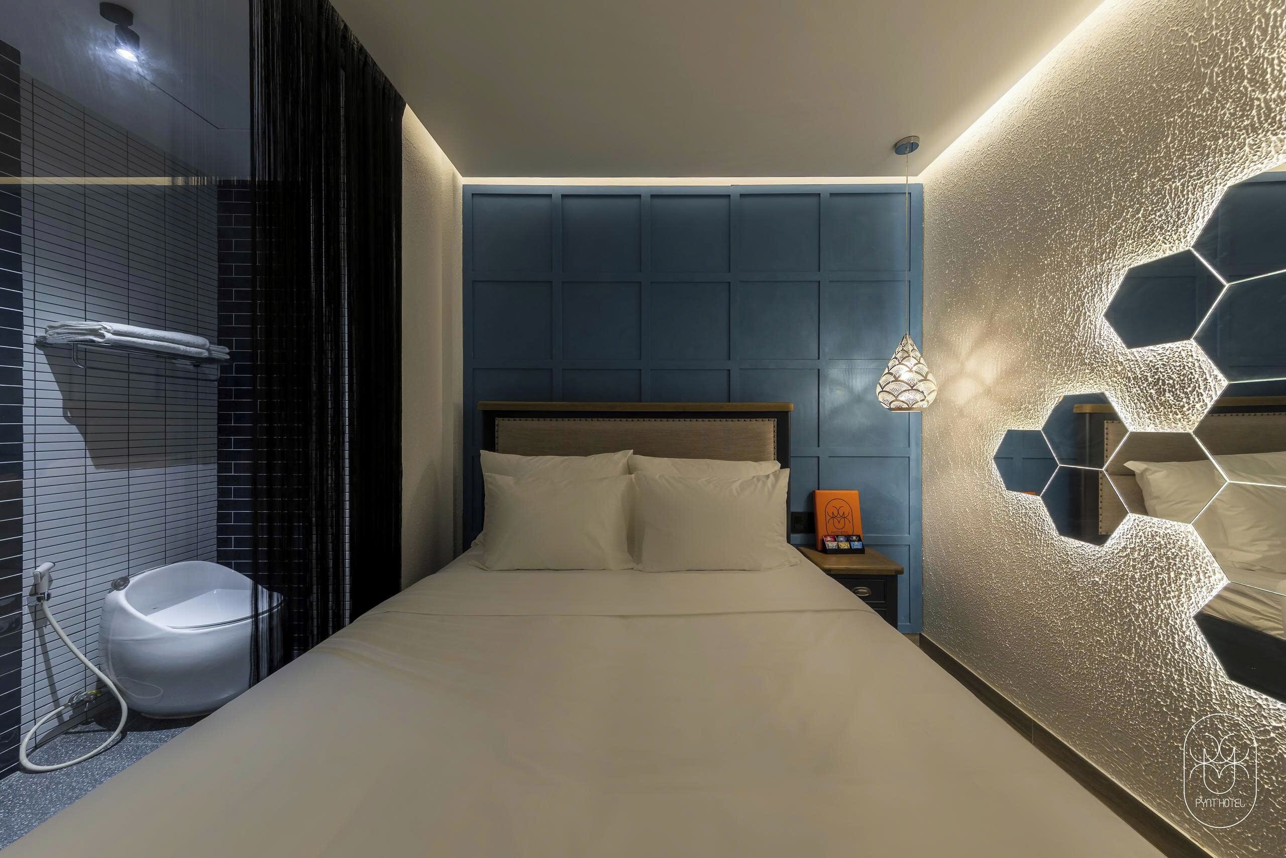 Deluxe Room | Premium bedding, pillowtop beds, minibar, desk