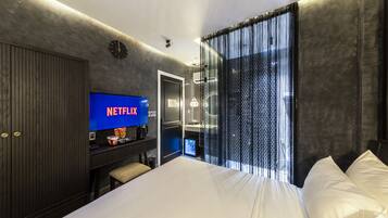 Ropa de cama de alta calidad, colchones con pillow-top y minibar