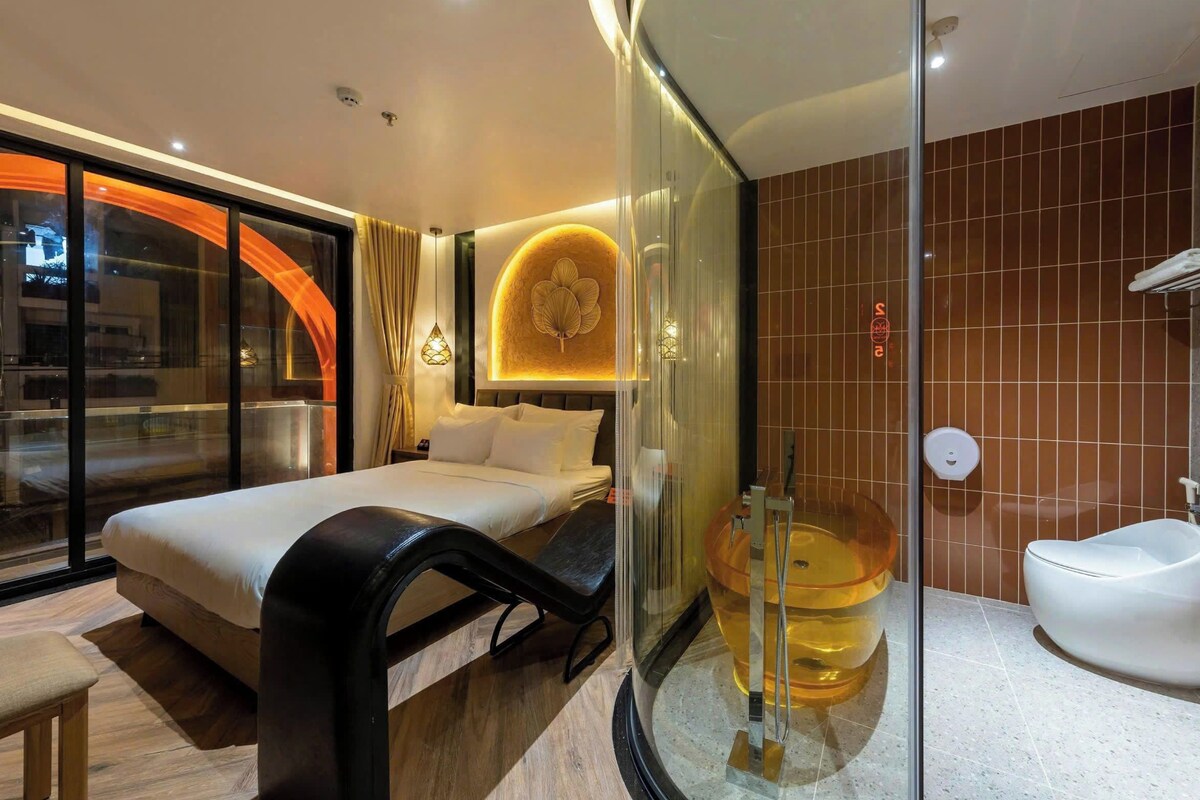 Suite | Premium bedding, pillowtop beds