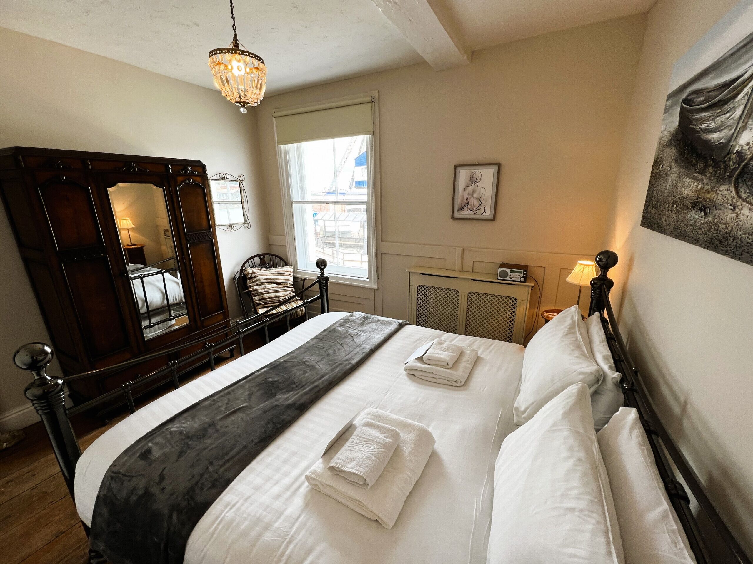 2 bedrooms, iron/ironing board, free WiFi, bed sheets