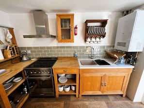 Kühlschrank, Mikrowelle, Ofen, Wasserkocher