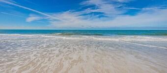 Come and enjoy Beachside villa suite #2   Steps from BEACH