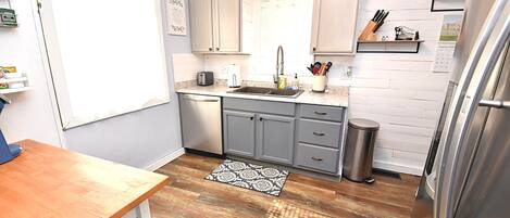 雪櫃、微波爐、焗爐、爐具