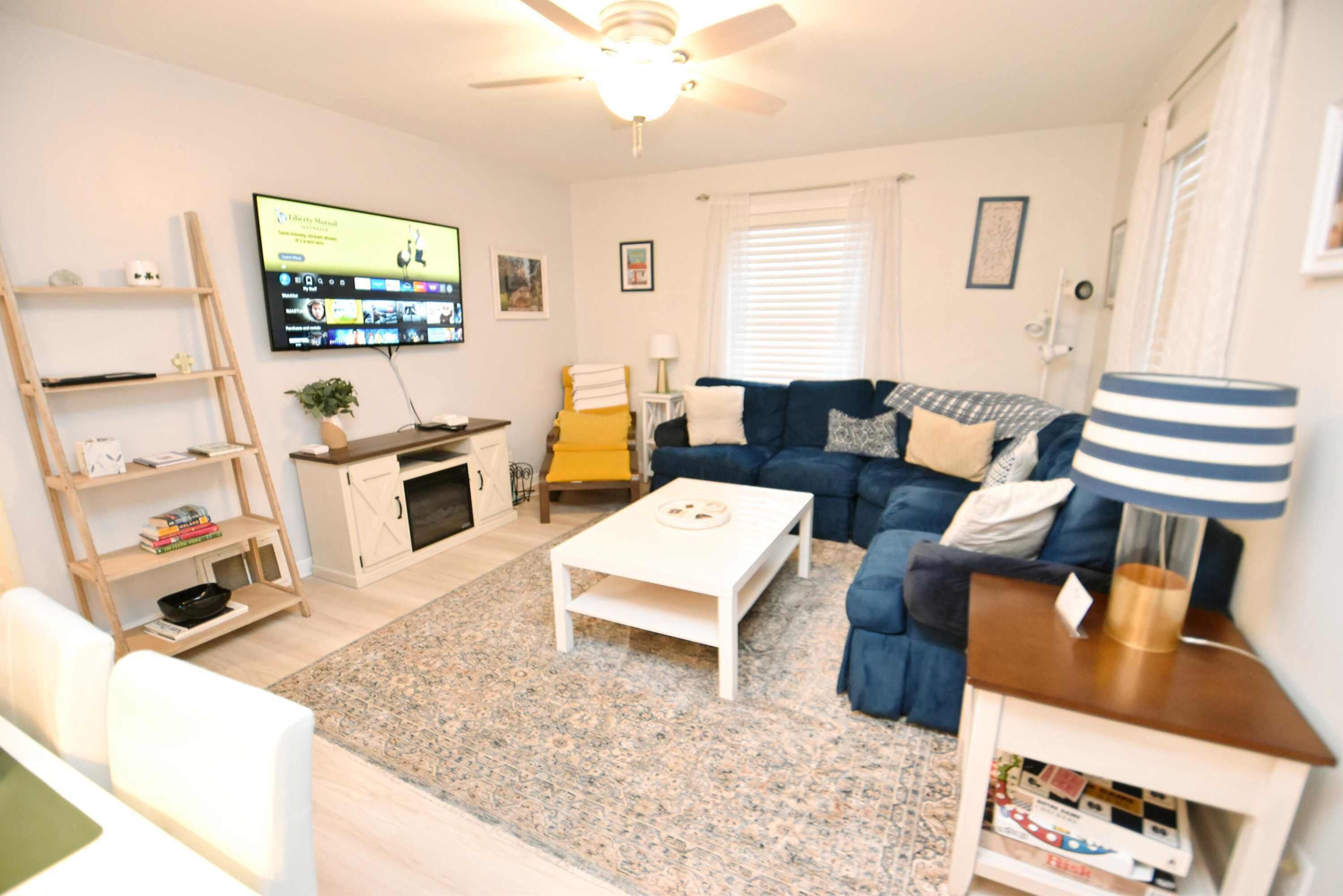 Una televisión, una oficina