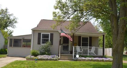 Spacious home just 7 blocks to ND! (54211)