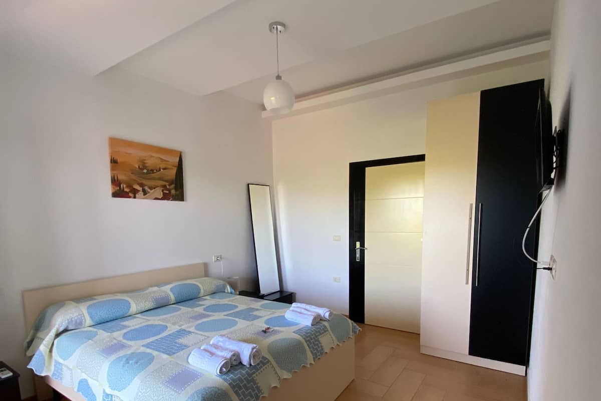 Standaard kamer, 1 slaapkamer | 1 slaapkamer, een strijkplank/strijkijzer, gratis wifi, beddengoed