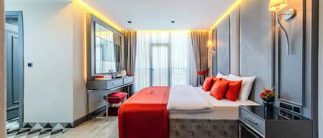 Exclusive Room | 1 bedroom, minibar, in-room safe, desk