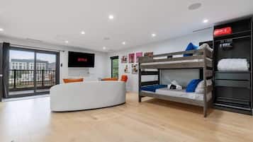 4 bedrooms, desk, iron/ironing board, travel crib