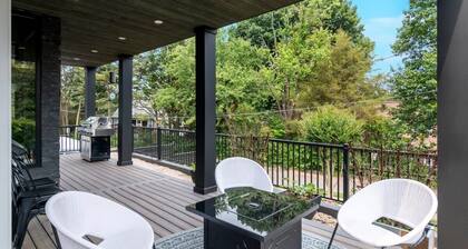 Top of The Hill / Luxury Clarendon 4-BR Homestay