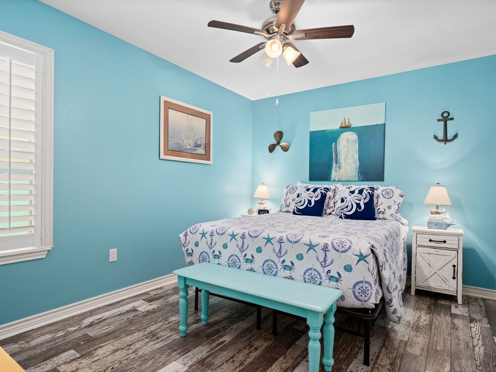 Turtle's Nest Pet Friendly + Blocks to the Water Rockport Vrbo