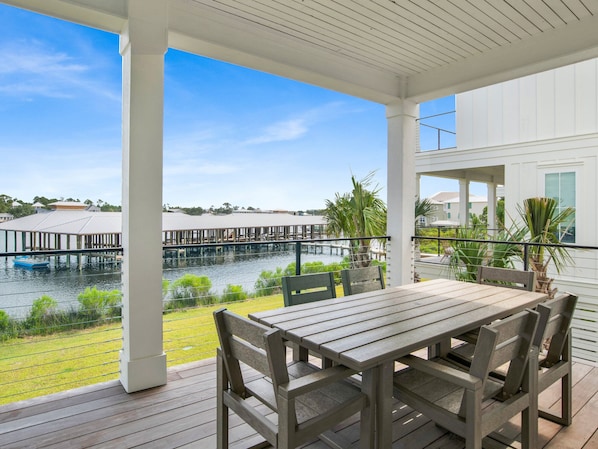 Outdoor dining