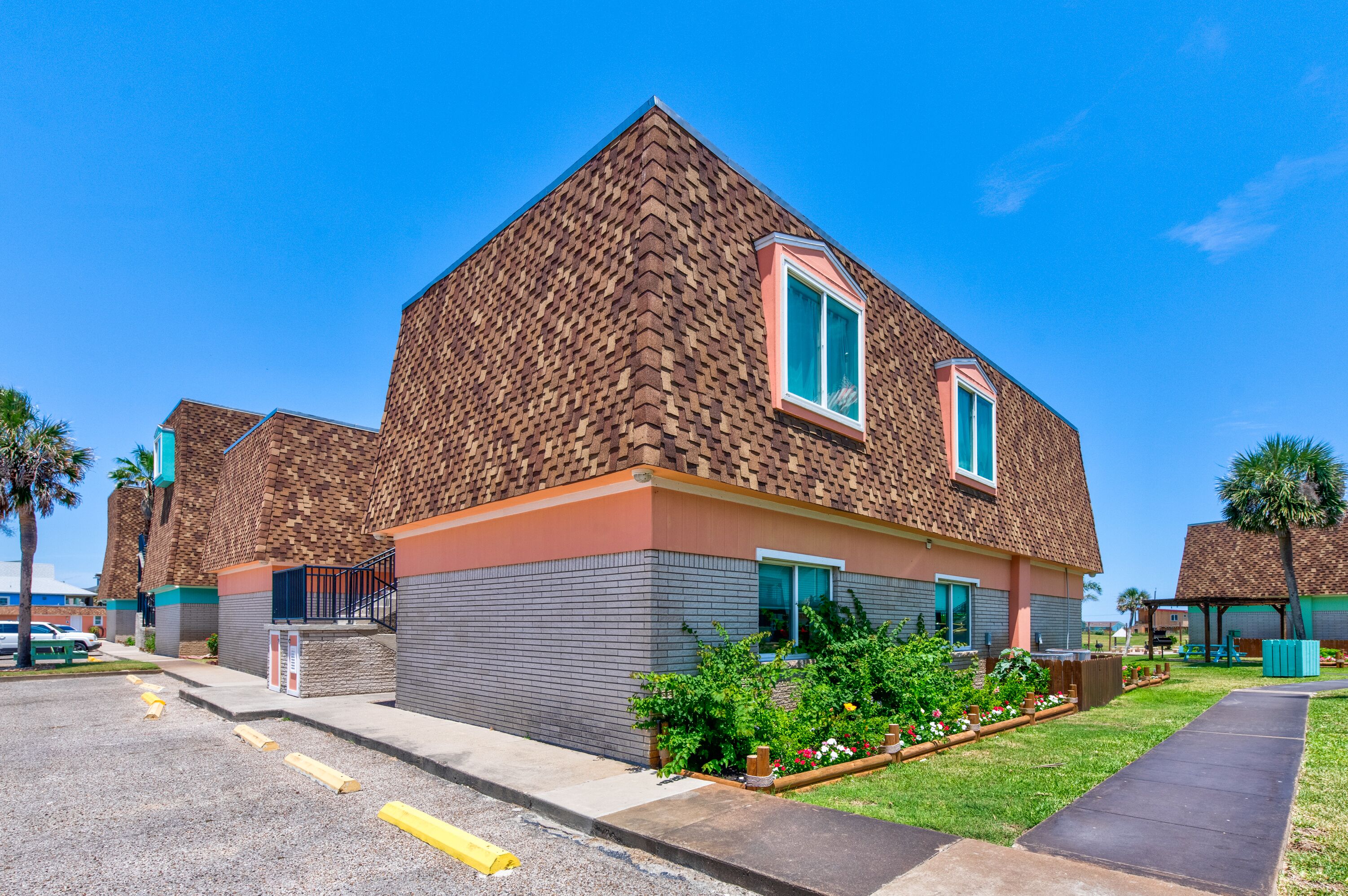Remodeled condo, pool view, community pool, beach access, family activities