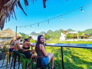 Bar al costat de la piscina