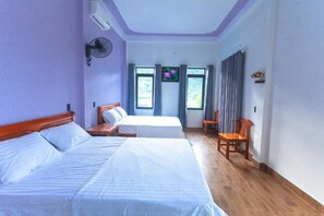 Habitació doble o amb dos llits individuals de luxe | 1 dormitori, caixa forta a l'habitació, escriptori i cortines opaques