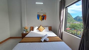 Quarto casal superluxo | Cofres nos quartos, escrivaninha, cortinas blackout