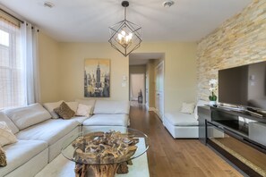 Smart TV, Netflix, streaming services - Luxury 2 bedroom/2 Bathrooms/2 balconies/ hi-speed wifi/ free parking (Montréal)