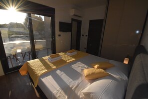 4 bedrooms, WiFi, bed sheets