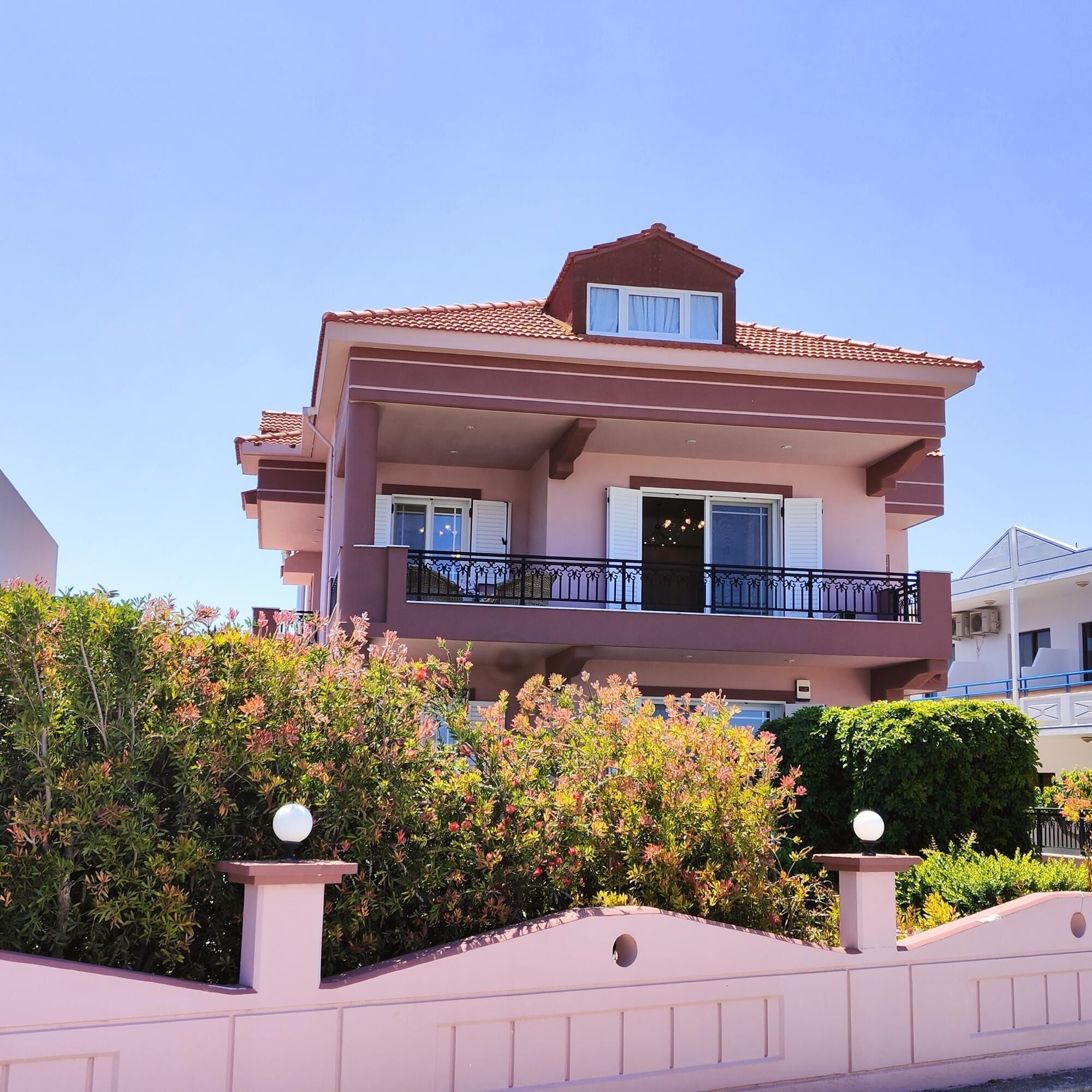 3 habitaciones y escritorio 