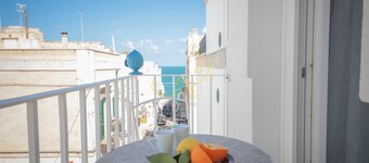 Sea view apartment, close to restaurants and shops in the heart of Polignano.