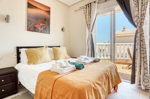 3 bedrooms, desk, iron/ironing board, travel cot - Private Holiday Villa Rental with Private Pool (Rojales)