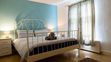 3 bedrooms, desk, iron/ironing board, free WiFi