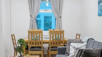 Cottage | Living area | Flat-screen TV