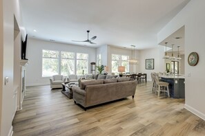 Smart TV - Sunset Rentals | Kingston 47 (Hilton Head Island)