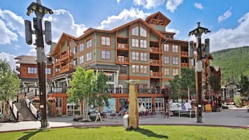 Condo, 2 Bedrooms | Exterior