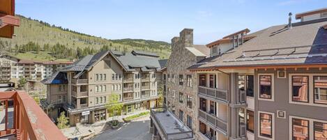 Condo, 2 Bedrooms | Property grounds