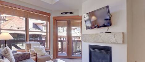 Condo, 2 Bedrooms | Living area