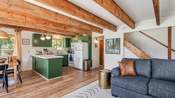 House, 3 Bedrooms | Living area | Smart TV, streaming services