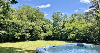 A Mountain Cottage 2 Bedroom Cabin by RedAwning