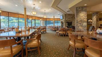 Condo, 3 Bedrooms | Dining